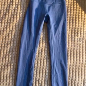 They don’t fit me anymore,I never really wore them so I want to sell them